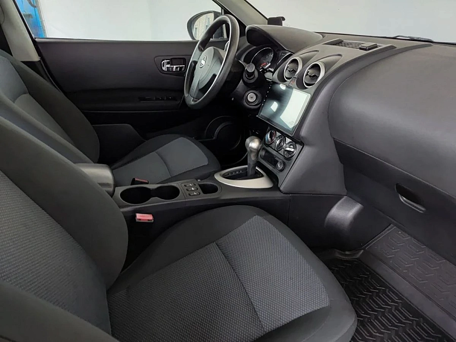 Nissan Qashqai, 2013г., передний привод, вариатор