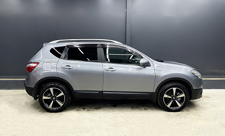 Nissan Qashqai, 2010г, передний привод, вариатор