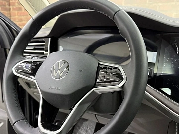 Volkswagen Touareg, 2025г, полный привод, автомат