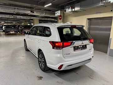 Mitsubishi Outlander, 2022г, передний привод, вариатор