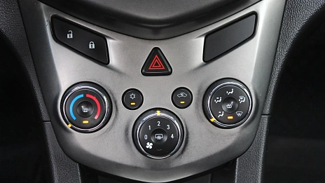 Chevrolet Aveo, 2015г., передний привод, механика