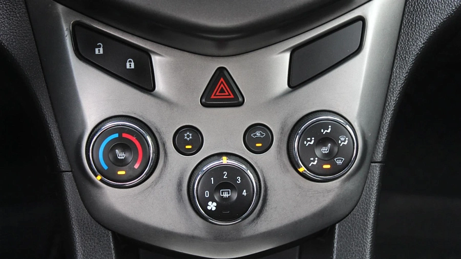 Chevrolet Aveo, 2015г., передний привод, механика