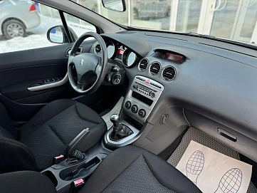 Peugeot 308, 2010г, передний привод, механика