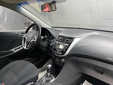 Hyundai Solaris, 2011г, передний привод, автомат