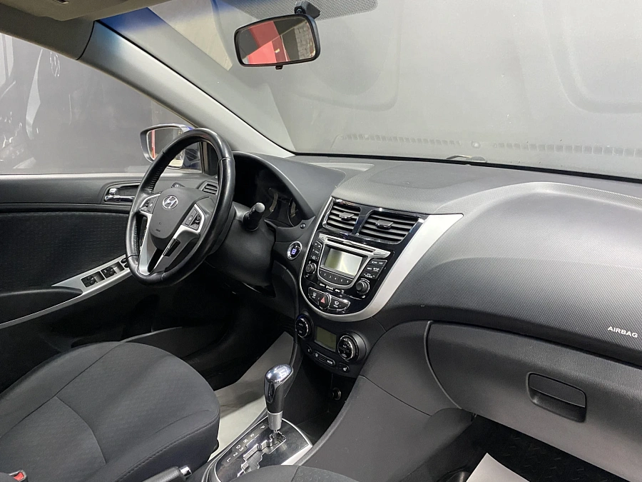 Hyundai Solaris, 2011г., передний привод, автомат