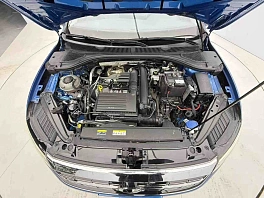 Volkswagen Sagitar, 2022г, передний привод, робот