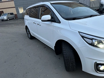 Kia Carnival, 2017г, передний привод, автомат