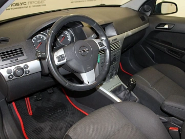 Opel Astra, 2011г, передний привод, механика