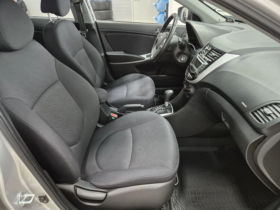 Hyundai Solaris, 2013г., передний привод, автомат