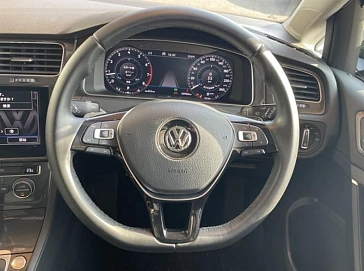 Volkswagen Golf, 2018г, передний привод, робот