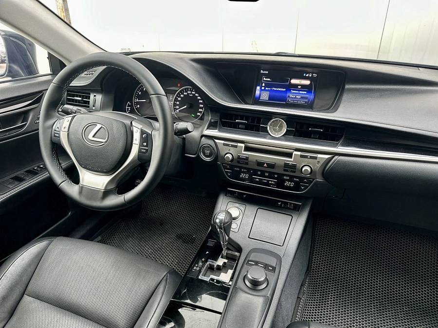 Lexus ES, 2015г., передний привод, автомат