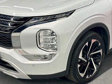 Mitsubishi Outlander, 2023г, передний привод, вариатор