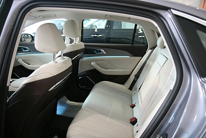 Hongqi H5, 2024г, передний привод, автомат