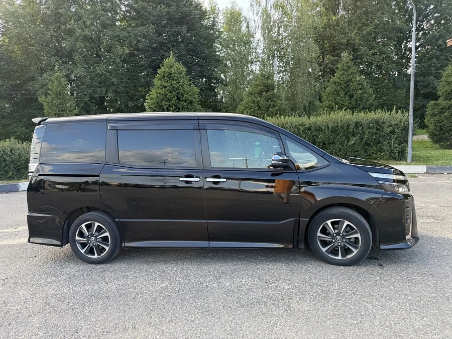 Toyota Voxy, 2019г., передний привод, вариатор