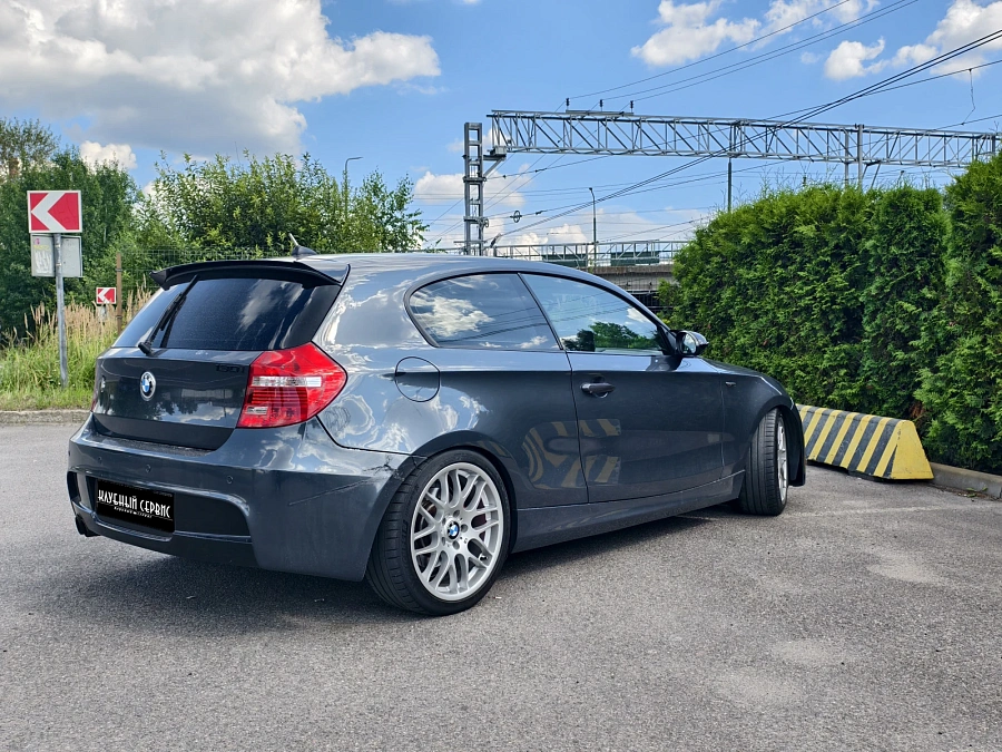 BMW 1 серии, 2008г., задний привод, автомат