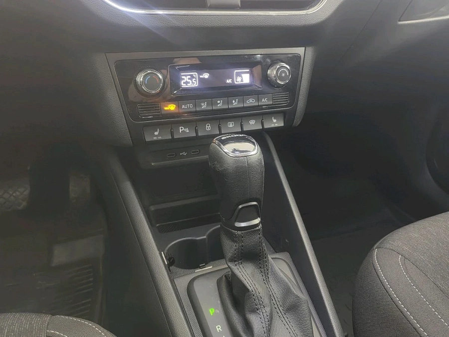 Skoda Rapid, 2021г., передний привод, робот