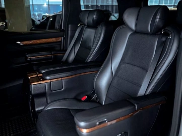 Toyota Alphard, 2016г, передний привод, автомат