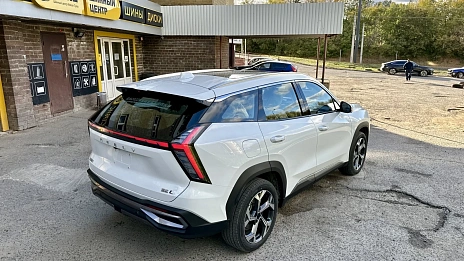 Geely Atlas, 2023г, передний привод, робот