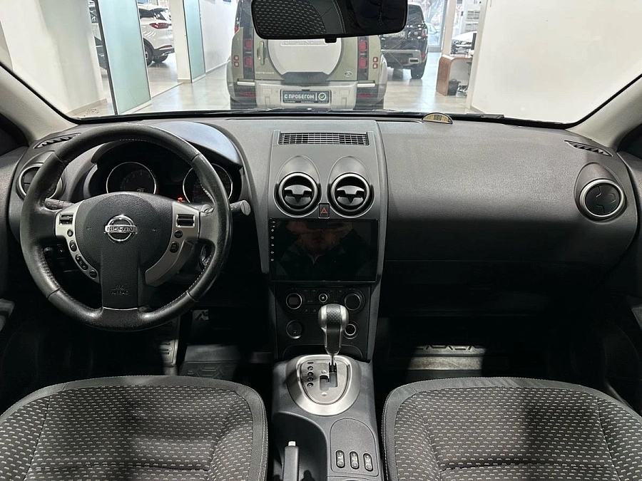 Nissan Qashqai, 2009г., передний привод, вариатор