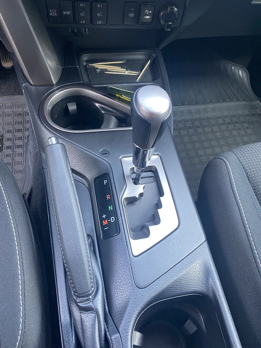 Toyota RAV4, 2018г., полный привод, вариатор