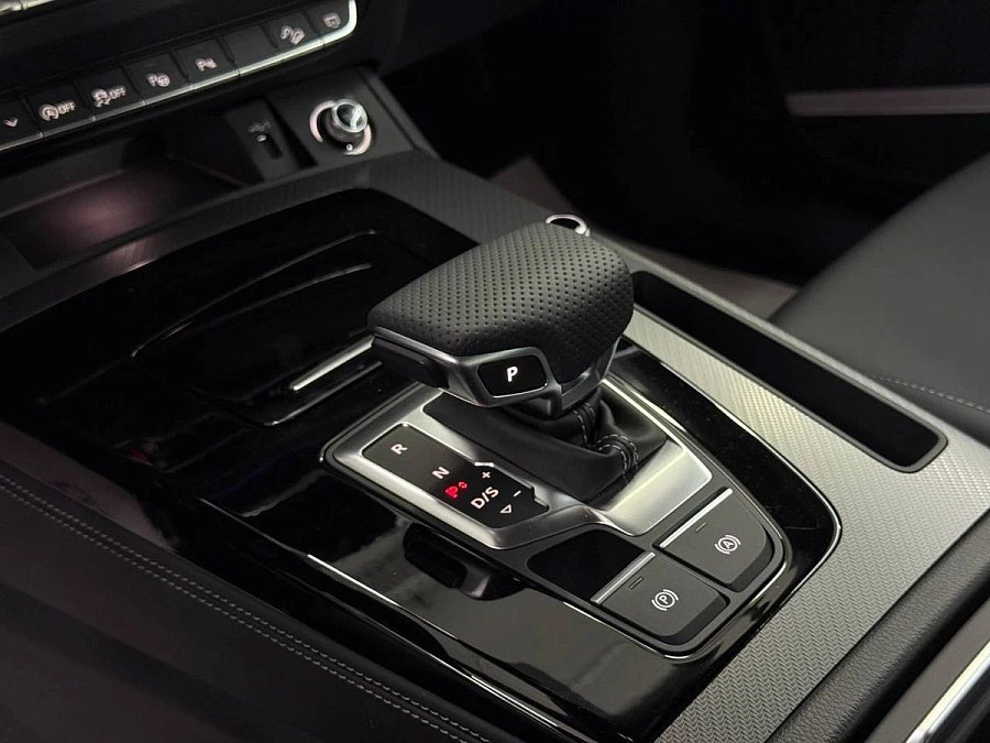 Audi , 2025г., полный привод, робот