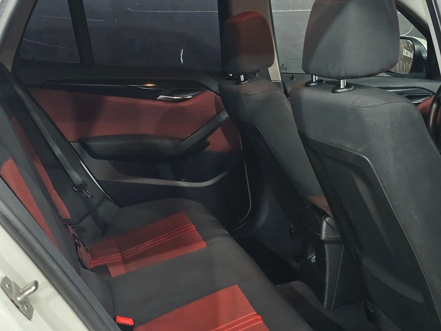 BMW X1, 2012г., задний привод, автомат