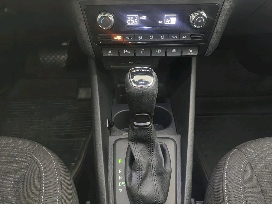Skoda Rapid, 2021г., передний привод, робот