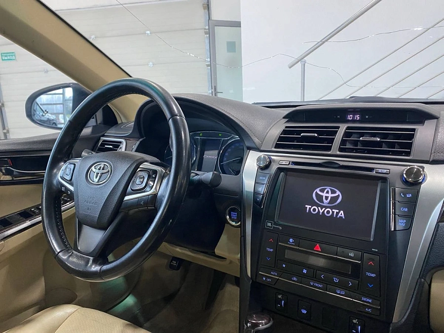Toyota Camry, 2015г., передний привод, автомат