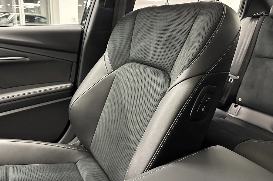 Toyota Camry, 2025г., передний привод, вариатор