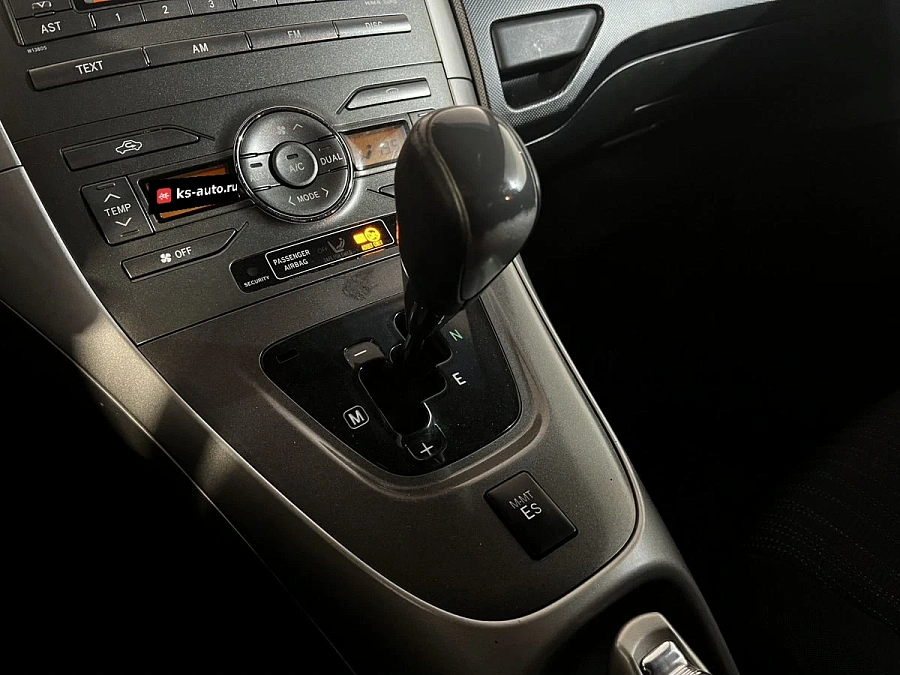 Toyota Auris, 2008г., передний привод, робот