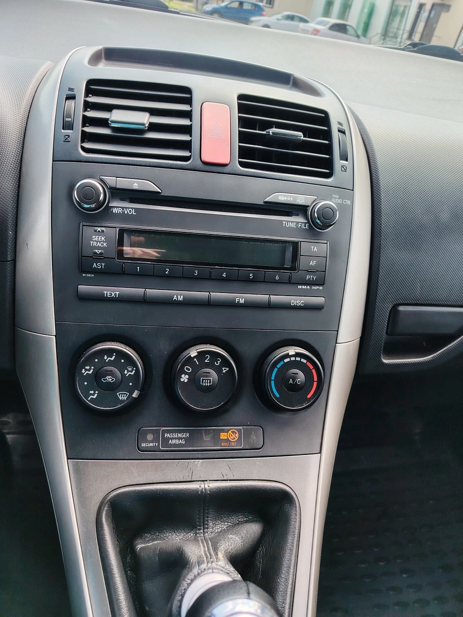 Toyota Auris, 2009г., передний привод, робот