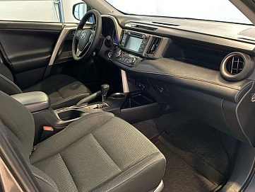 Toyota RAV4, 2015г, передний привод, автомат