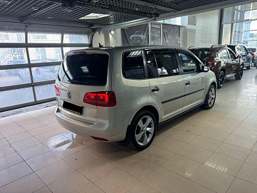 Volkswagen Touran, 2011г, передний привод, механика