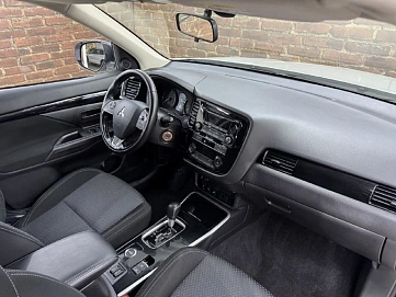 Mitsubishi Outlander, 2018г, передний привод, вариатор