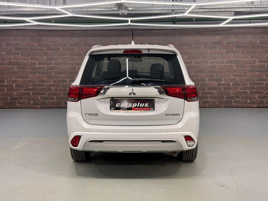 Mitsubishi Outlander, 2022г., передний привод, вариатор