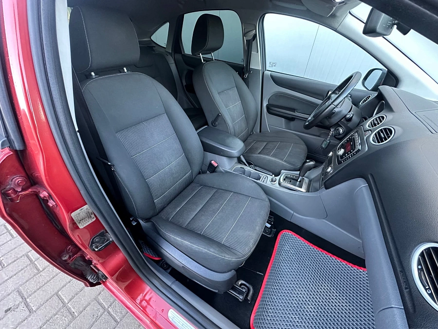 Ford Focus, 2010г., передний привод, автомат