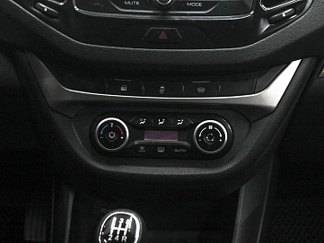 Lada (ВАЗ) Vesta, 2018г, передний привод, механика