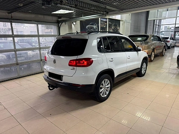 Volkswagen Tiguan, 2011г, полный привод, механика