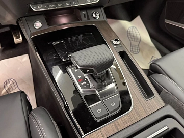 Audi , 2025г., полный привод, робот