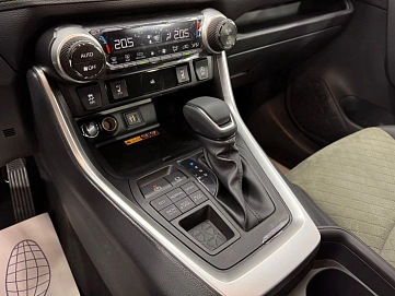 Toyota RAV4, 2025г, полный привод, вариатор