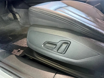 Audi A4, 2019г, передний привод, робот