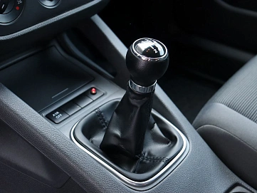 Volkswagen Golf, 2008г, передний привод, механика