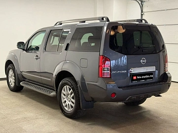 Nissan Pathfinder, 2011г., полный привод, механика