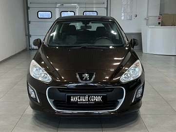 Peugeot 308, 2011г, передний привод, автомат
