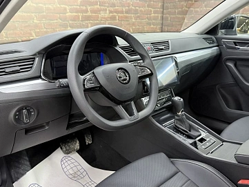 Skoda Superb, 2025г, передний привод, робот