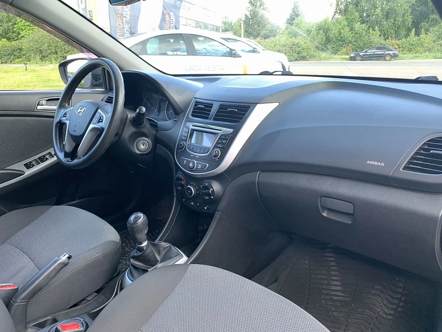 Hyundai Solaris, 2013г., передний привод, механика