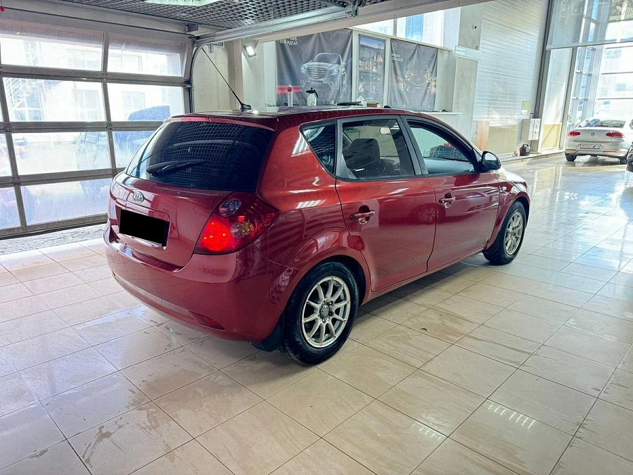 Kia Ceed, 2009г., передний привод, механика