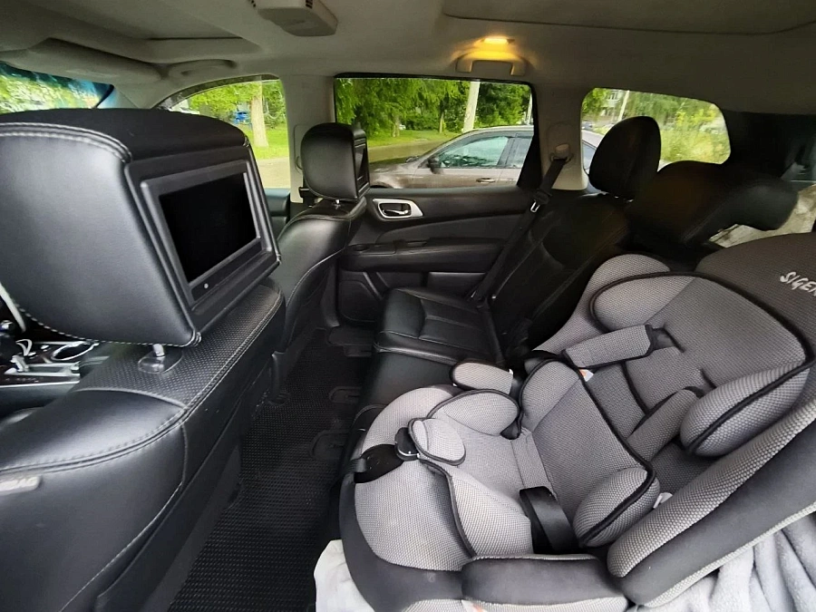 Nissan Pathfinder, 2015г., полный привод, вариатор