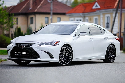 Lexus ES, 2019г, передний привод, автомат