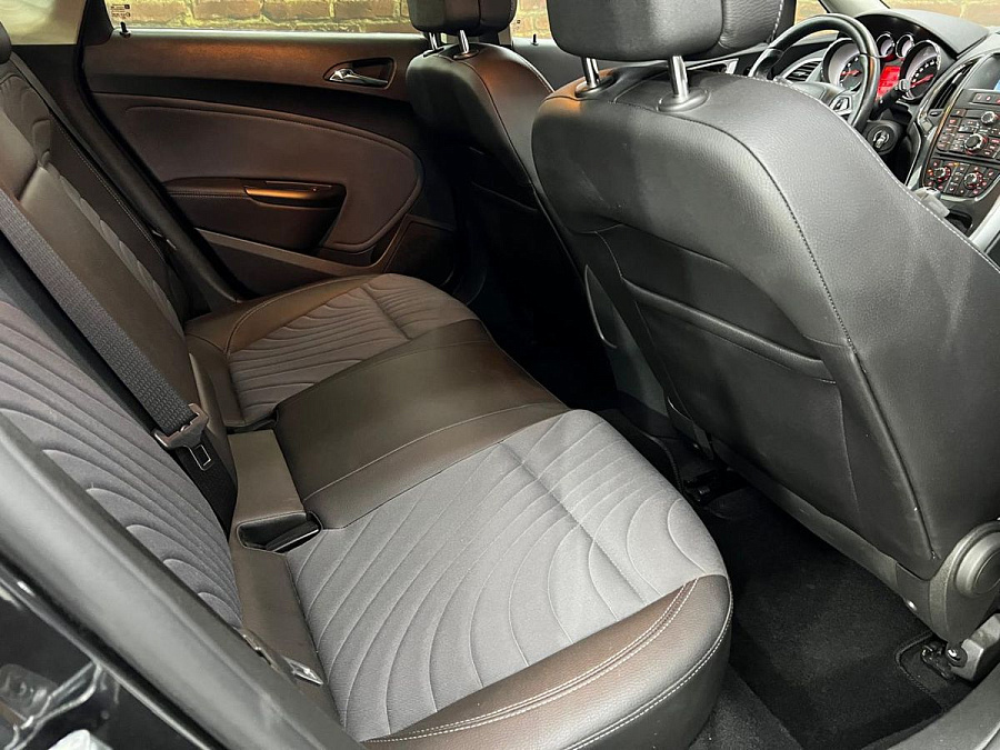 Opel Astra, 2013г., передний привод, автомат